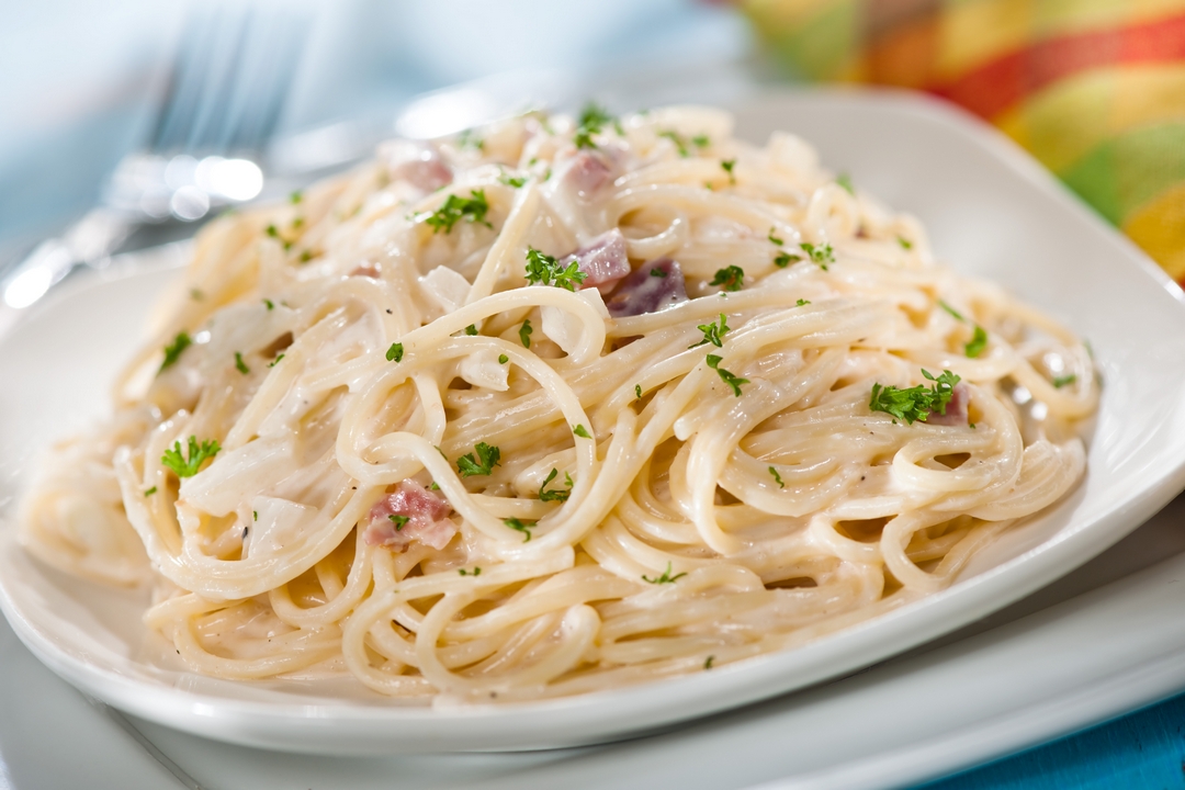 Cómo hacer espaguetis a la carbonara