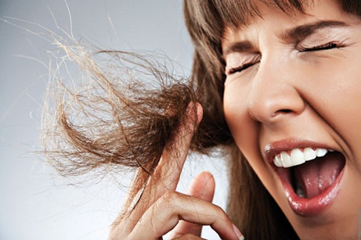 ¿Cómo puedo reparar las puntas abiertas del cabello?