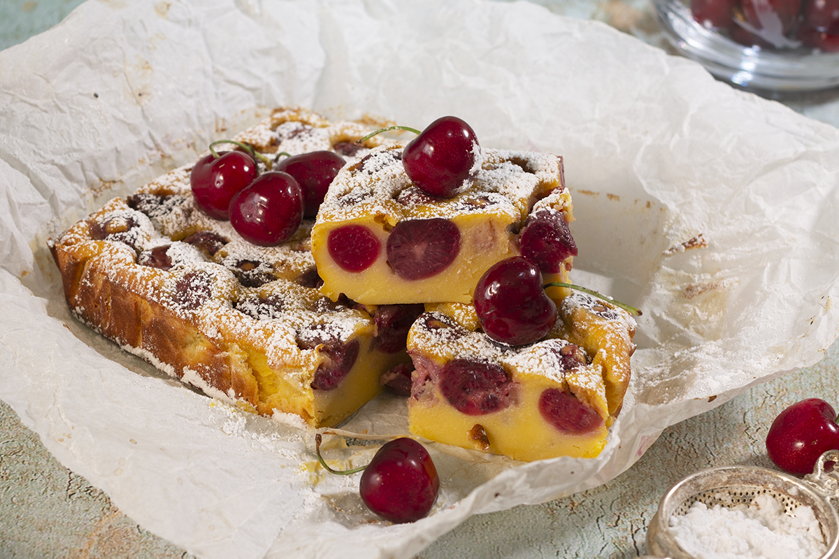Pastel de primavera a base de cerezas