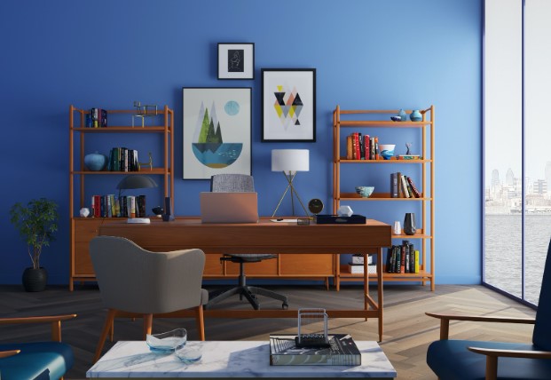 Despacho con pared azul