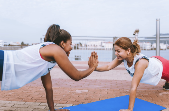 chicas haciendo ejercicio