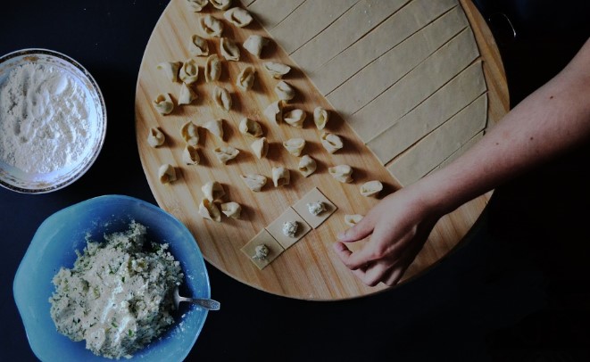 Preparación de pasta sobre fondo negro