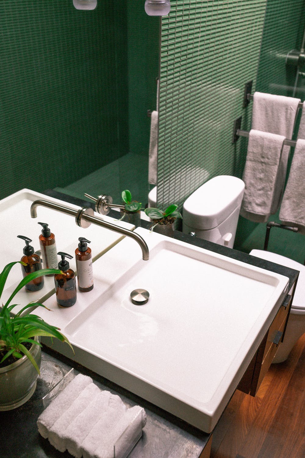 Aprende a limpiar el bote sifónico en caso de atascos en el baño