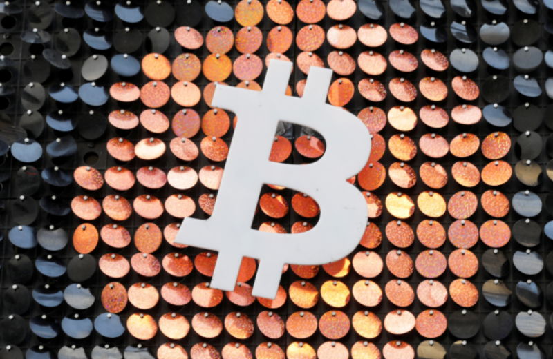Bitcoin sube un 6,54% a 57.098 dólares