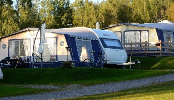 autocaravanas en camping