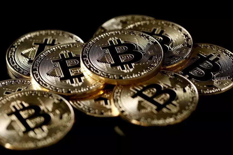 Bitcoin ha caído casi un 50% desde el máximo del año