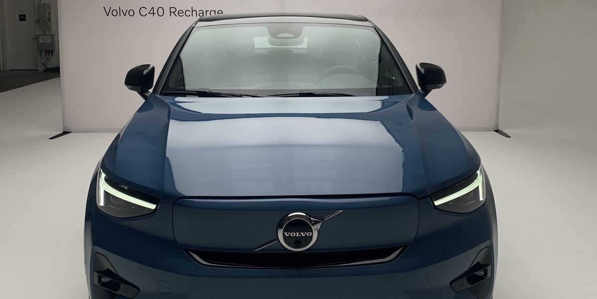 ℹ Una mirada más cercana al Volvo C40 2022, un XC40 con estilo y suavidad