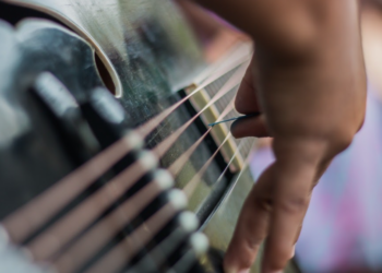 Una guitarra sin amplificador o pedal, no está completa