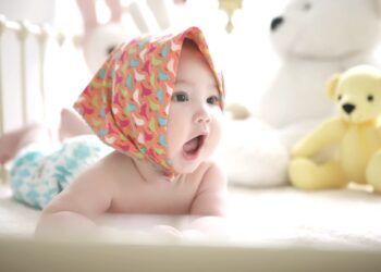 niña en cuna