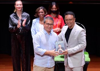 Fútbol: Fandi publica biografía, comparte historias de honor y sacrificio