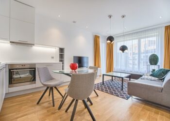 Salon con muebles tapizados