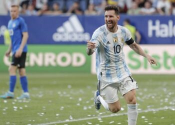 Fútbol: Messi marca 5º ante Estonia y supera a Puskas en la lista de máximos goleadores de todos los tiempos