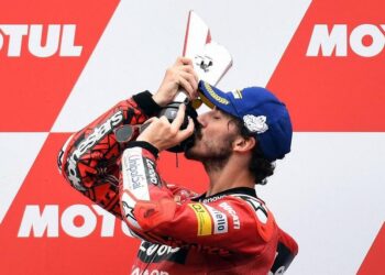 Motociclismo: Bagnaia cruza para la victoria en el GP de Holanda cuando el líder del barco, Quartararo, se estrella dos veces