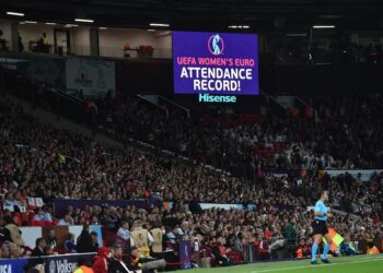 Fútbol: multitudes récord ven a las mujeres de Inglaterra comenzar a ganar en la Eurocopa 2022