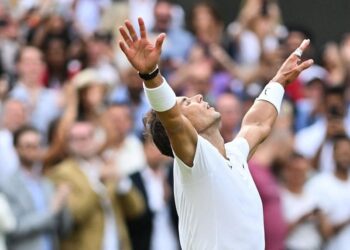 Tenis: Nadal enfermo encuentra el acero mental para superar a Fritz en la epopeya de Wimbledon