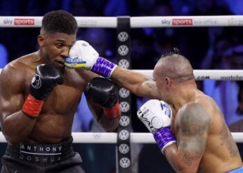 Boxeo: 'Molesto' Joshua lucha contra las lágrimas después de otra derrota ante el campeón de peso pesado Usyk