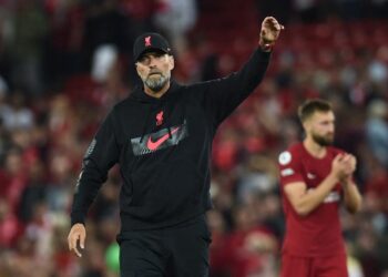 Fútbol: Klopp dice que el Liverpool debería ser premiado si el juego del United se abandona debido a las protestas de Glazer