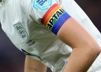 Fútbol: los brazaletes arcoíris son el nuevo foco de atención de la Copa Mundial de la FIFA y Qatar