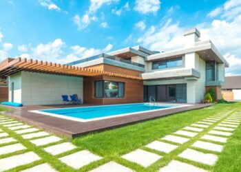Piscina con tarima flotante