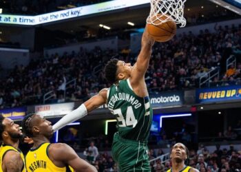 NBA: Antetokounmpo anota 41 para llevar a Bucks a la victoria sobre Pacers