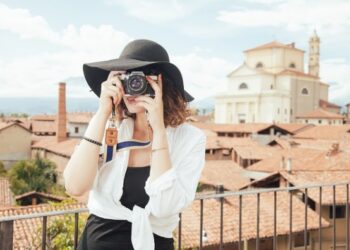 Turista sacando fotos