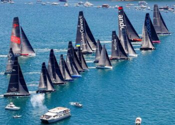 Vela: En la regata Sydney Hobart Yacht, una tripulación femenina de dos