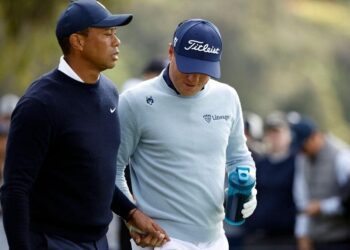 Golf: Tiger Woods se disculpa después de que una broma sobre tampones en el campo provocó una reacción violenta