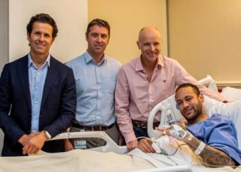 Fútbol: La cirugía de tobillo de Neymar fue un éxito, dice el PSG