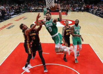 Jayson Tatum lleva a los Celtics a una ventaja de 3-1 en la serie de la NBA sobre los Hawks