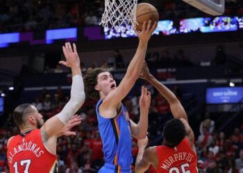 Josh Giddey elogia al líder Shai Gilgeous-Alexander mientras el Oklahoma City Thunder prevalece