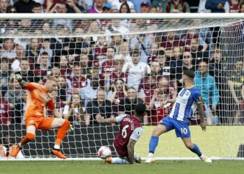 Villa sella boleto a la Liga de Conferencia con victoria sobre Brighton