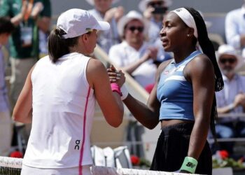 'Apesta' perder siete seguidos, dice Coco Gauff, después de la derrota en el Abierto de Francia ante Iga Swiatek