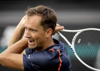 Daniil Medvedev y Stefanos Tsitsipas apuntan a 'pastos más verdes' antes de Wimbledon