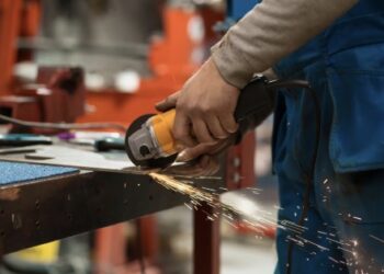 Productos y servicios necesarios en el hogar y para el comercio