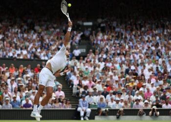 Djokovic llega a cuartos de Wimbledon mientras Rybakina avanza