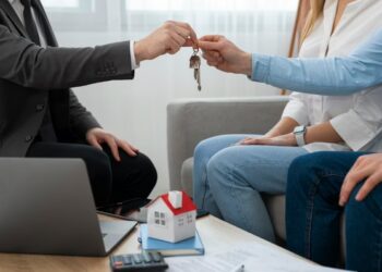 ¿Cuándo se deben contratar los servicios de una consultoría inmobiliaria en España?