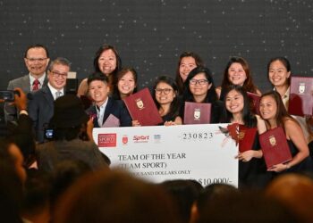Las jugadoras de tchoukball pagan con una donación de premio en efectivo de 10.000 dólares