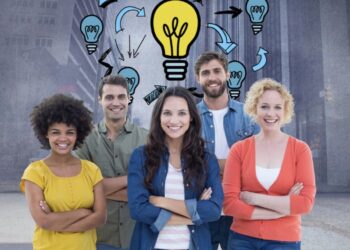 Emprendedores con ideas sobre la cabeza