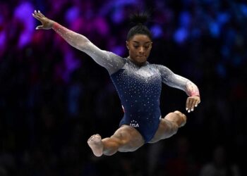 Simone Biles gana el título mundial número 20 y las mujeres estadounidenses ganan el oro por equipos