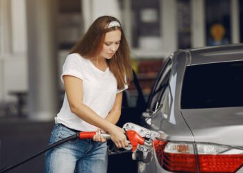 Guía Paso a Paso para Arrancar un Coche a Gasolina con Diésel: Consejos y Precauciones