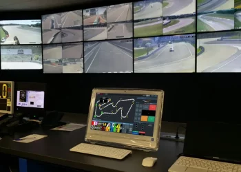 Software de control para circuitos de Motorsport: aumentando la eficiencia en las pistas
