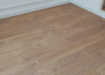 Transforma tus espacios con profesionales: Eligiendo instalador de suelo vinílico en Barcelona