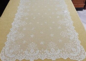 Comprar una mantilla es más que elegir un encaje bonito