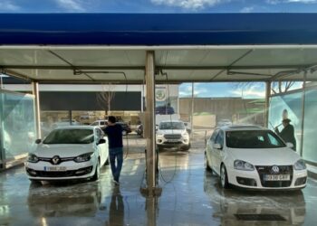 Diferencias clave entre un fabricante de boxes de lavado de camiones y uno de coches