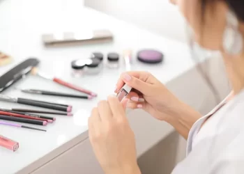 El kit anti-manchas que toda mujer debe tener para quitar manchas de maquillaje en la ropa