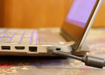 Batería infinita: Mitos y verdades sobre dejar tu laptop enchufada toda la noche