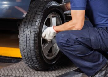 Cambio de neumáticos en Valencia: ¿cuándo dar el paso y por qué el clima manda?