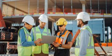 El puente digital en la construcción: Conectando almacén, nóminas y presupuestos sin morir en el intento